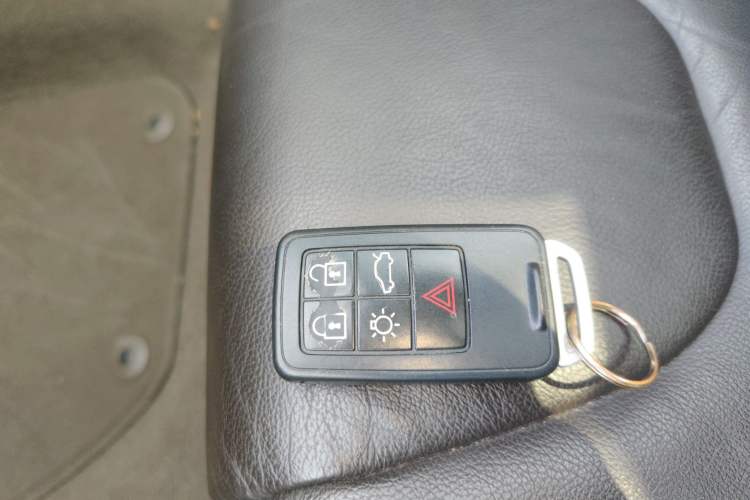 Used Volvo V40 2013 2.0T Zhiyi Edition Vehicle Key