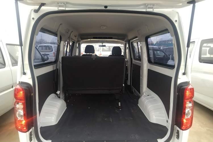 Used Chana Ruixing M60 2023 1.5L GDI Comfort-Class Passenger Vehicle 6/7 Seats
