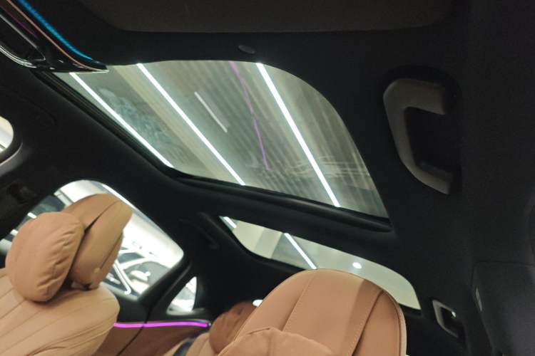 Used Mercedes-Benz E-Class New Energy 2024 E 350 e L Plug-in Hybrid Sedan Headliner