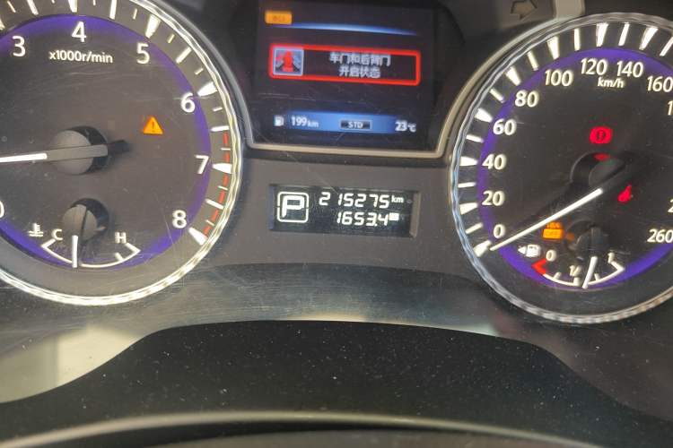 Used Infiniti QX60 2014 3.5L Four-Wheel Drive All-Terrain Version Odometer Close Up