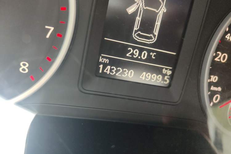 Used Volkswagen Tiguan 2015 1.8TSI Automatic Two-Wheel Drive Comfort Edition Odometer Close Up