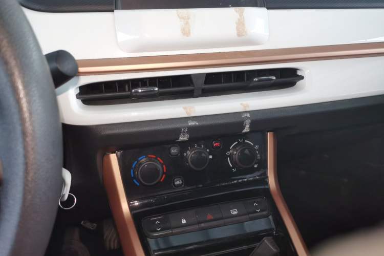 Used Dongfeng NAMMI BOX 2022 Light Wind Edition 201KM Standard Model
