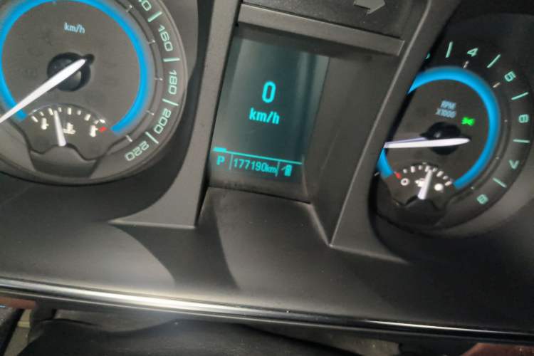 Used Buick GL8 2015 2.4L Luxury Business Premium Edition