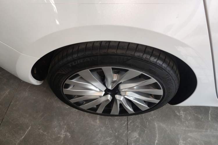 Used Tesla Model 3 2025 Long-Range All-Wheel-Drive Version Exterior 5