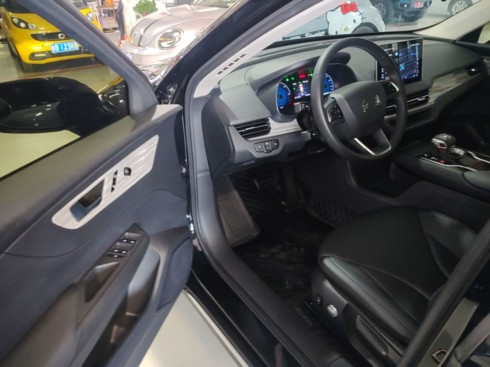 Hongqi E-QM5 2024 610 km PLUS — снимка 18