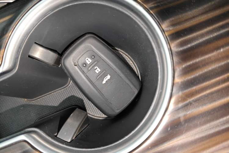 Used Toyota Camry 2018 2.5G Luxury Edition Vehicle Key