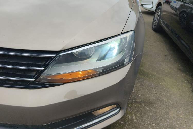 Used Volkswagen Sagitar 2015 1.6L Automatic Comfort Model Left Front Headlight