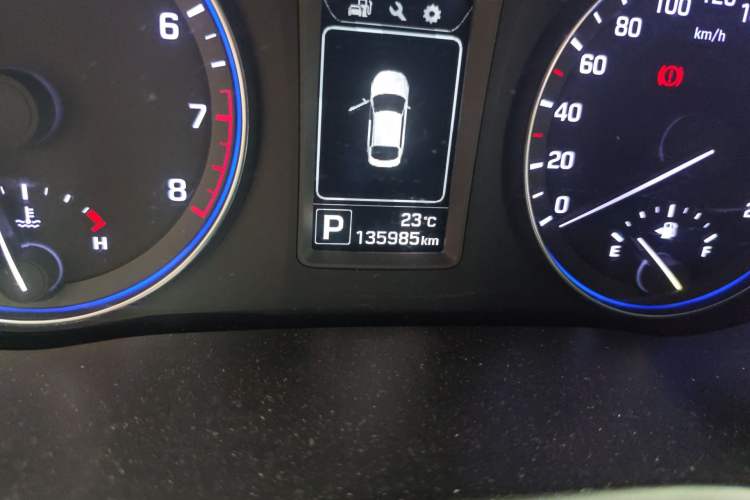 Used Hyundai Mistra 2014 1.8L Automatic Smart GLS Odometer Close Up