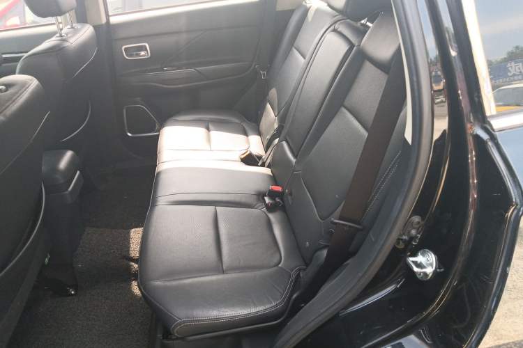 Used Mitsubishi Outlander 2018 2.0L Two-Wheel Drive Glory Edition 5 Seats