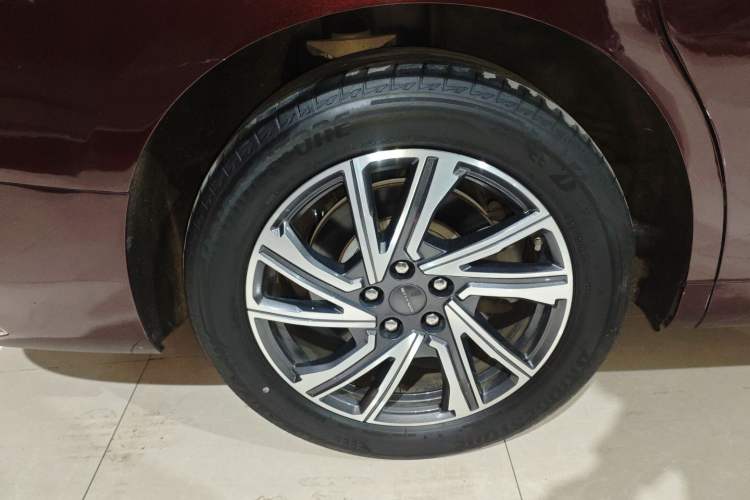 Used SAIC MAXUS G90 2022 2.0T Interstellar Seven-Seater Right Rear Wheel Hub