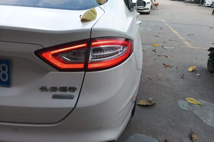 Used Ford Mondeo 2013 2.0L GTDi 200 Luxury Model Right Rear Taillight