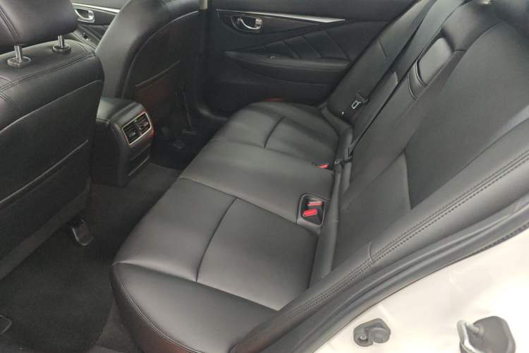 Used Infiniti Q50L 2018 2.0T Comfort Edition China VI Standard Left Rear Seat