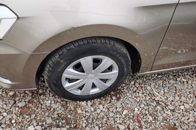 Used Volkswagen Jetta 2017 1.4L Manual Fashion Edition Left Front Wheel Hub