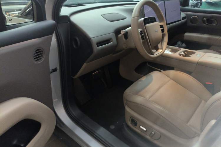 Used Li Auto i6 2025 Model Two-Wheel-Drive Standard Type