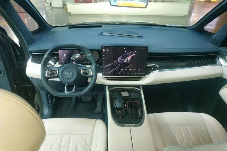 Used Zeekr 009 2024 7-Seater Walk-Through Version Four-Wheel Drive 108 kWh Center Console