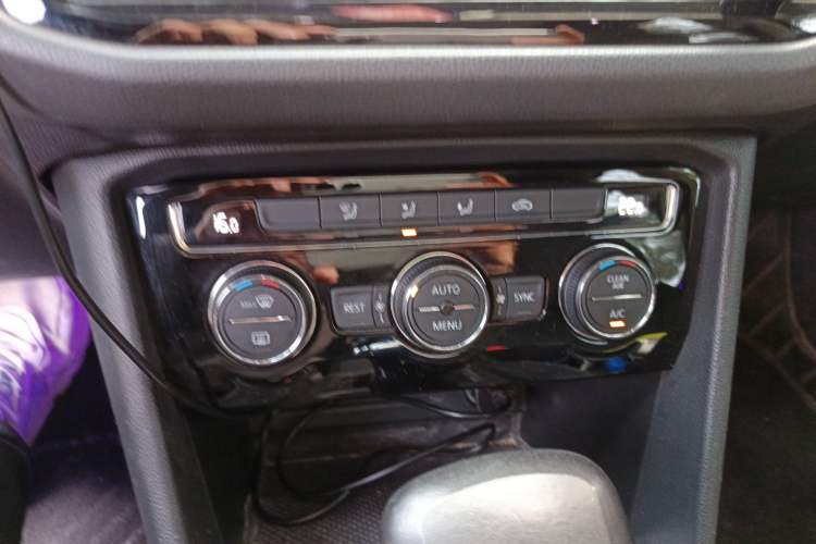 Used Volkswagen Tiguan L 2020 330TSI Automatic Two-Wheel Drive Panoramic Comfort Edition China VI Standard Audio And AC Panel