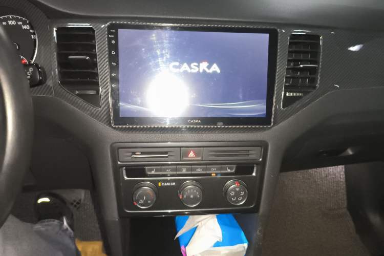 Used Volkswagen Golf Sportsvan 2018 230TSI Automatic Luxury Model Audio And AC Panel