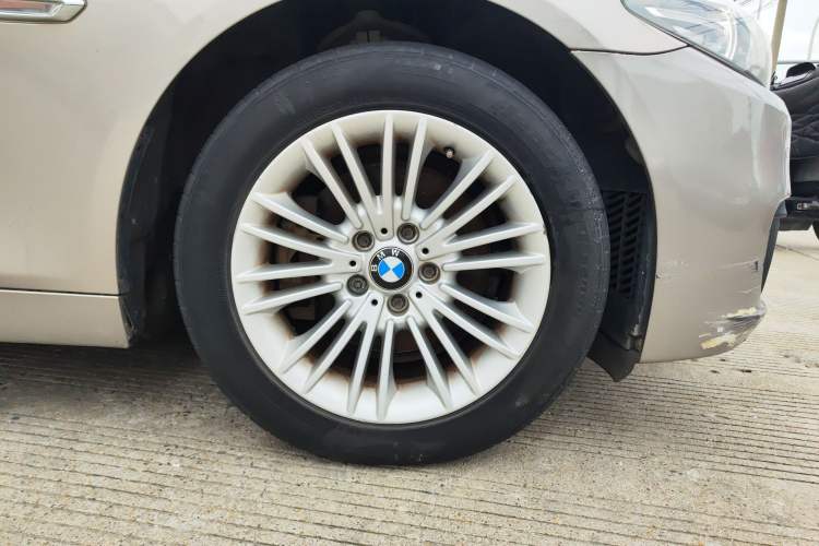 Used BMW 5 Series 2014 525Li Leading Model
