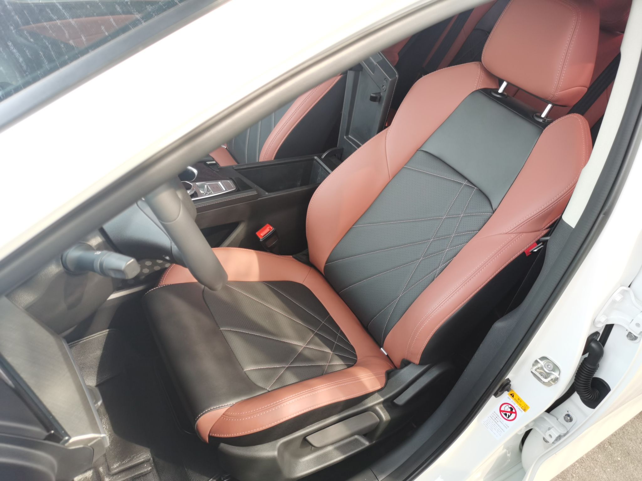 Переднее сиденье в автомобиле