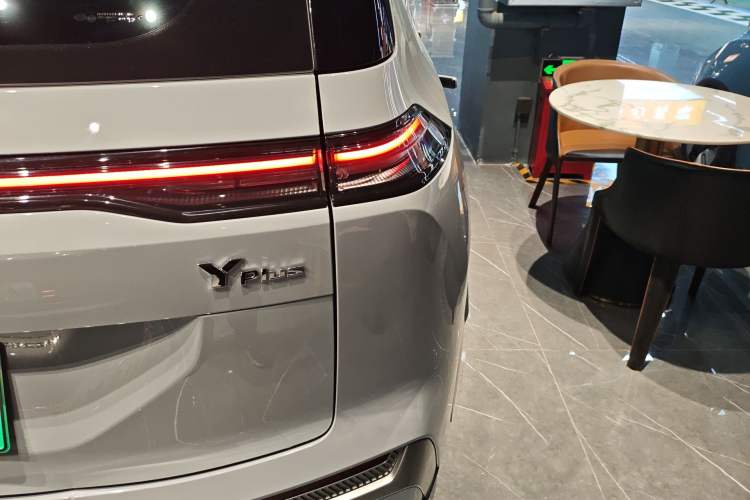 Used AION Y 2022 Plus 70 Smart Edition Right Rear Taillight