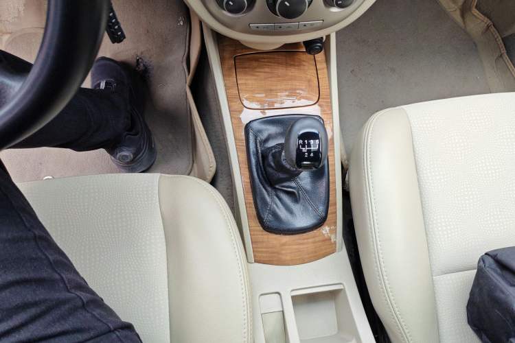 Used Buick Excelle 2015 1.5L Manual Classic Trim
