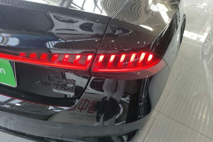 Used Audi A7L 2024 45TFSI quattro S-line Visionary Edition Flow Crystal Package
