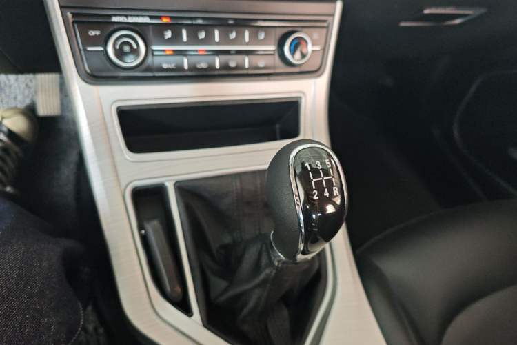 Used Geely Auto Vision 2018 1.5L Manual Happiness Edition Gear Lever