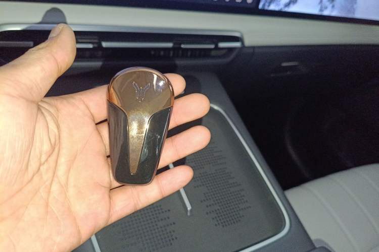 Used VOYAH Dream 2025 PHEV Four-Wheel Drive Excellence Kunpeng Edition Vehicle Key