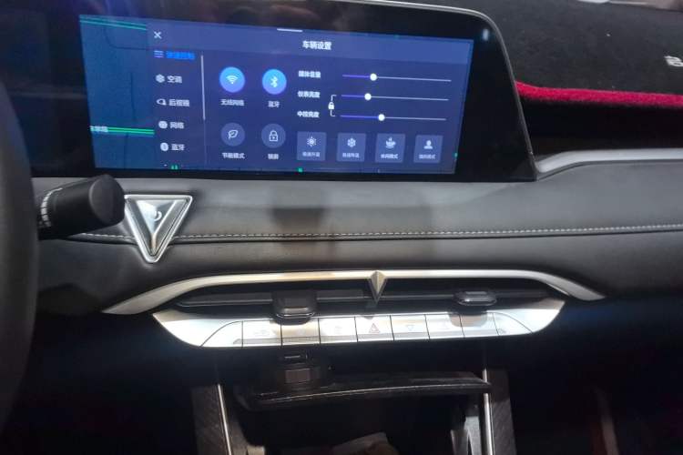 Used Venucia V 2022 260T Black Horse Edition · Idol
