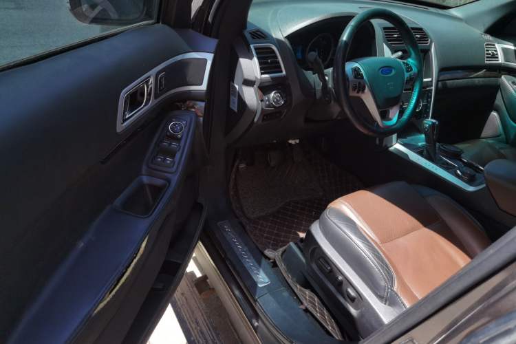 Used Ford Explorer 2013 3.5L Deluxe Model