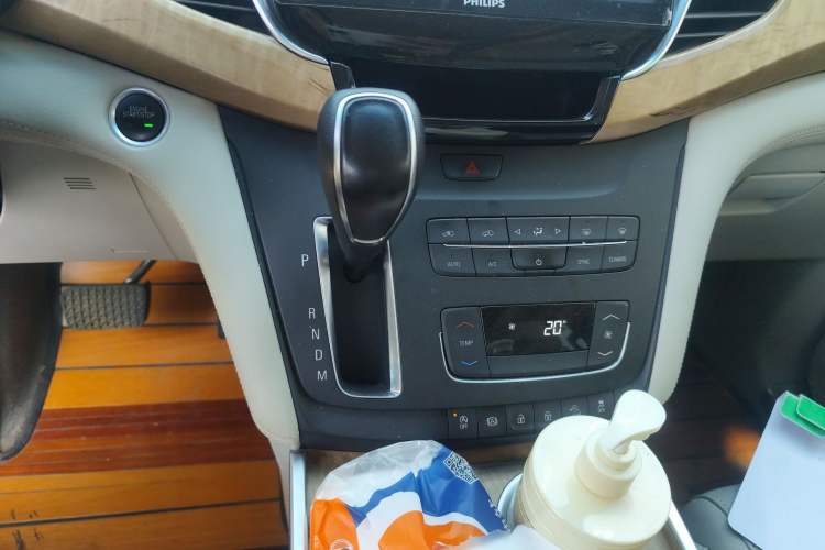 Used Buick GL8 2018 ES 28T Comfort Model China VI Standard Gear Lever