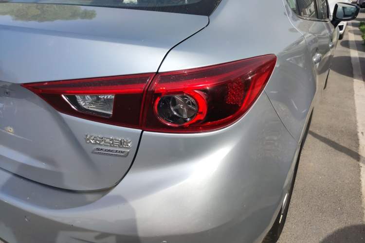 Used Mazda 3 Axela 2017 Sedan 1.5L Automatic Luxury Model Emission Standard China V Exterior 3
