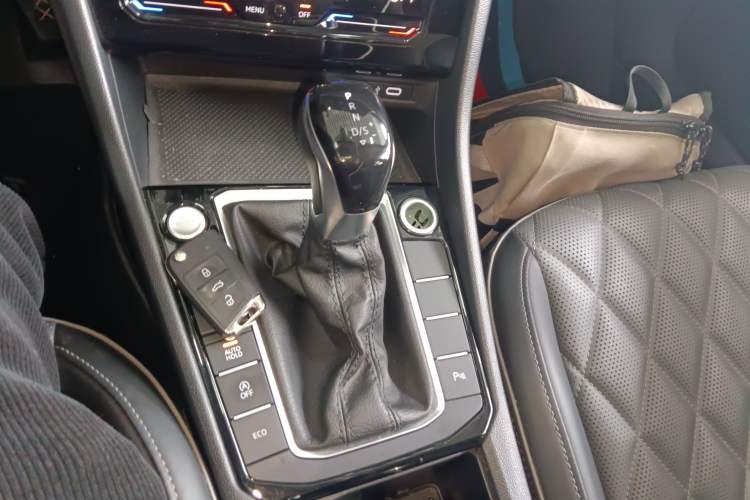 Used Volkswagen Sagitar 2023 200TSI DSG Excellence Edition Gear Lever