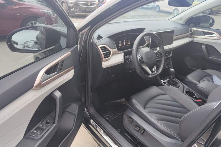 Used Volkswagen Tharu 2023 300TSI Two-Wheel-Drive Moonlight Edition