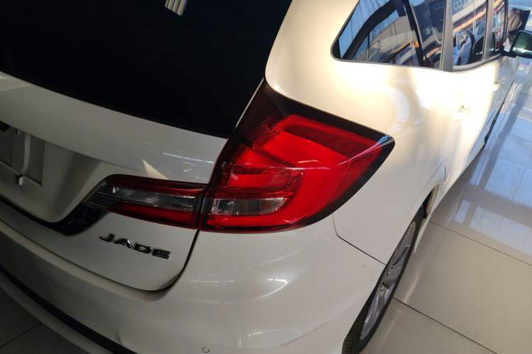 Used Honda Jade 2017 1.8L automatic Comfort version 5 seats
