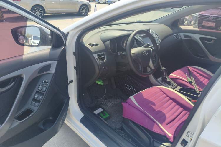 Used Hyundai Elantra (5th Generation / Langdong) 2016 1.6L Automatic Smart Version
