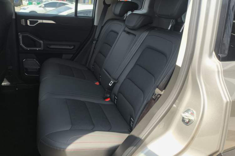 Used JETOUR Traveler 2023 1.5T Two-Wheel Drive Discovery PRO Left Rear Seat