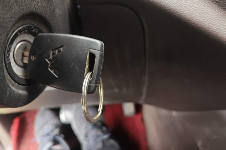 Used Wuling Hongguang V 2019 1.5L Standard Version China VI LAR Vehicle Key