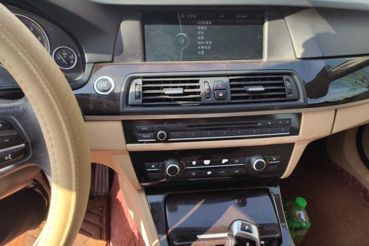 Used BMW 5 Series 2011 523Li Leading Model Audio And AC Panel