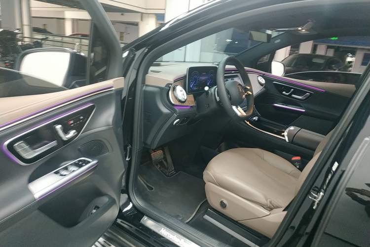 Used Mercedes-Benz EQE SUV 2024 500 4MATIC Luxury Edition Driver Seat