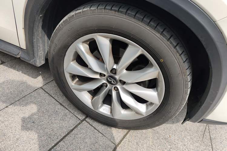 Used Infiniti QX50 2018 2.0T Two-Wheel Drive Fashion Edition Right Front Wheel Hub