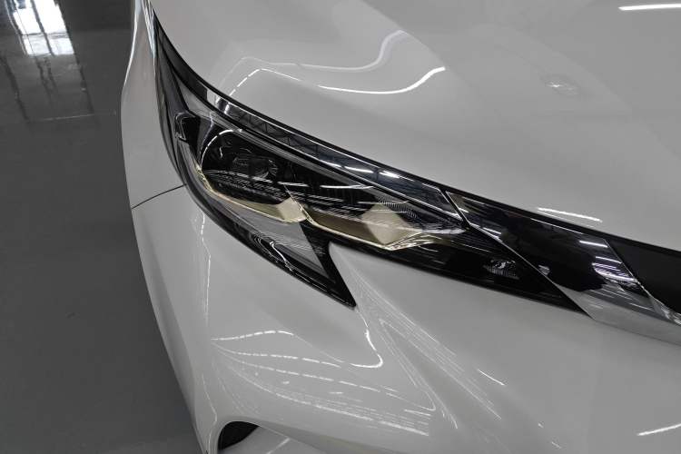 Used Toyota Granvia 2024 2.5L Hybrid Comfort Edition
