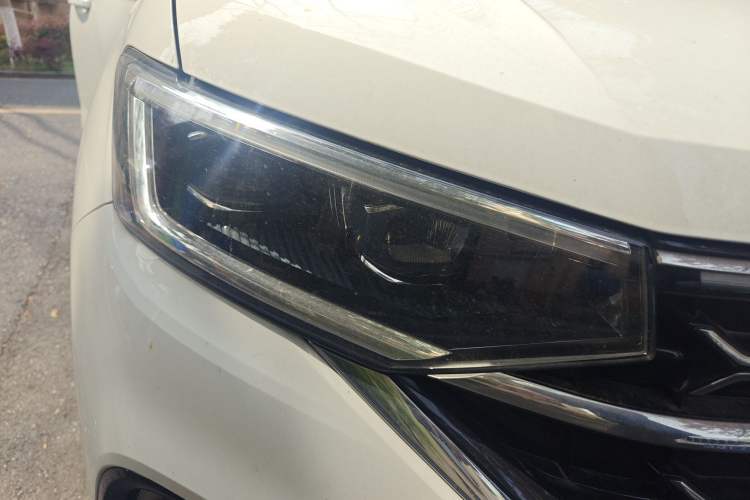 Used Volkswagen Tayron 2024 330TSI Two-Wheel Drive Luxury Plus Advanced Version Right Front Headlight