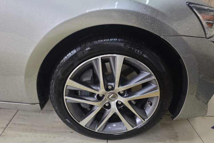 Used Lexus IS 2017 300 Leading Edition Right Front Wheel Hub