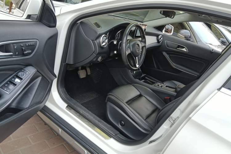 Used Mercedes-Benz GLA 2016 GLA 200 Fashion Model Driver Seat