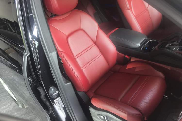 Used Porsche Cayenne E-Hybrid 2019 Cayenne E-Hybrid 2.0T Right Front Seat