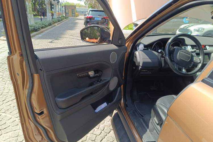 Used Land Rover Range Evoque 2014 2.0T 5-Door Luxury Edition Interior 3