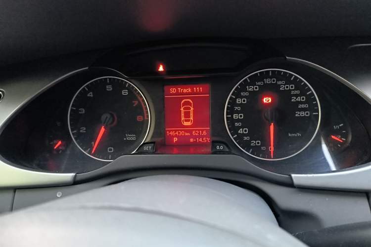 Used Audi A4L 2012 2.0 TFSI automatic Comfort trim level