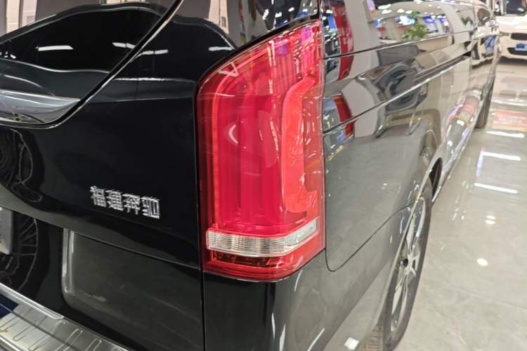 Used Mercedes-Benz V-Class 2021 V 260 L Long Wheelbase Prestige Edition Exterior 3