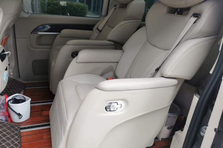 Used Mercedes-Benz V-Class 2018 V 260 Avantgarde Edition China VI Left Rear Seat